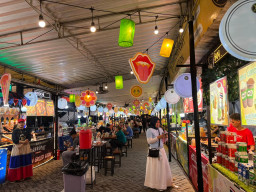 FOMO Land Gresik Jadi Surga Kuliner Viral, Hadirkan 100+ Menu Hits dan Spot Instagramable