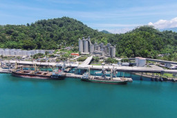 SIG Perdana Ekspor 11.275 MT Semen ke Reunion Island, Prancis