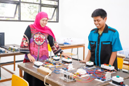 Khofifah Bangga Tren Keterserapan Lulusan SMK Jatim Terus Meningkat