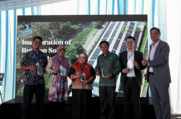 Pasang PLTS Atap, APL Sidoarjo Mampu Kurang Emisi 264 Ton Pertahun