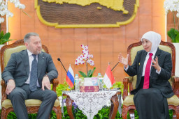 Gubernur Khofifah Terima Delegasi Saint Petersburg Rusia bersama Akademisi ITS Surabaya dan Pelaku Industri Perkapalan