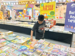 Ribuan Buku Menjadi Magnet Baru Pengunjung Icon Mall Gresik