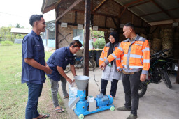 SIG Sulap 60 Ton Sampah Kelapa Jadi Produk Bernilai, Warga dan Peternak Ikut Untung
