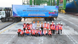 MV Cosco Haifa Perdana Bersandar di Teluk Lamong, Sinyal Kuat Surabaya Jadi Hub Logistik Dunia