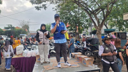 TPS Bikin Warga Pakal Tersenyum, Paket Sayur Murah Ludes Diserbu Masyarakat