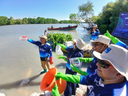 JIIPE Tanam 1.000 Mangrove dan Tebar Ribuan Bibit Ikan untuk Perkuat Ekosistem Pesisir Gresik