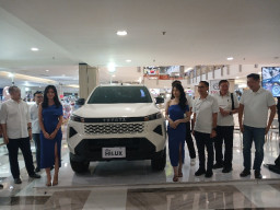 Toyota Luncurkan New Hilux di Pakuwon Mall Surabaya, Hadir Lebih Tangguh dengan Opsi Battery EV