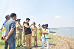 Perkuat Irigasi Pertanian, Pemkab Lamongan Keruk Sedimentasi Waduk Gondang