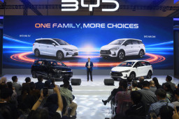 BYD M6 EV Generasi Terbaru dan M6 DM Hadir di GIIAS 2026, Satu Keluarga Dua Pilihan Teknologi