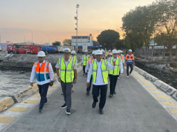 Kunjungi Pelabuhan Gresik, Wakil BP BUMN Sebut Pelindo Perkuat Logistik Nasional