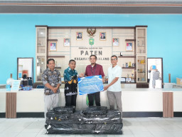 Dukung Aktivitas Ekonomi Masyarakat, TPK Perawang Serahkan Bantuan Tenda Lipat untuk UMK