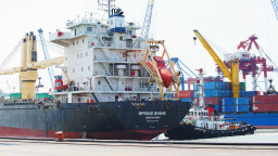PT Terminal Teluk Lamong Tambah E-RTG di TPK Nilam, Perkuat Layanan Ramah Lingkungan