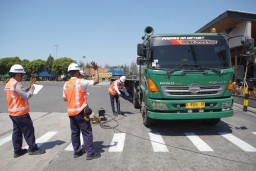 Pelindo Terminal Petikemas dan Pelindo Regional 3 Gelar Uji Emisi di TTL dan TPS