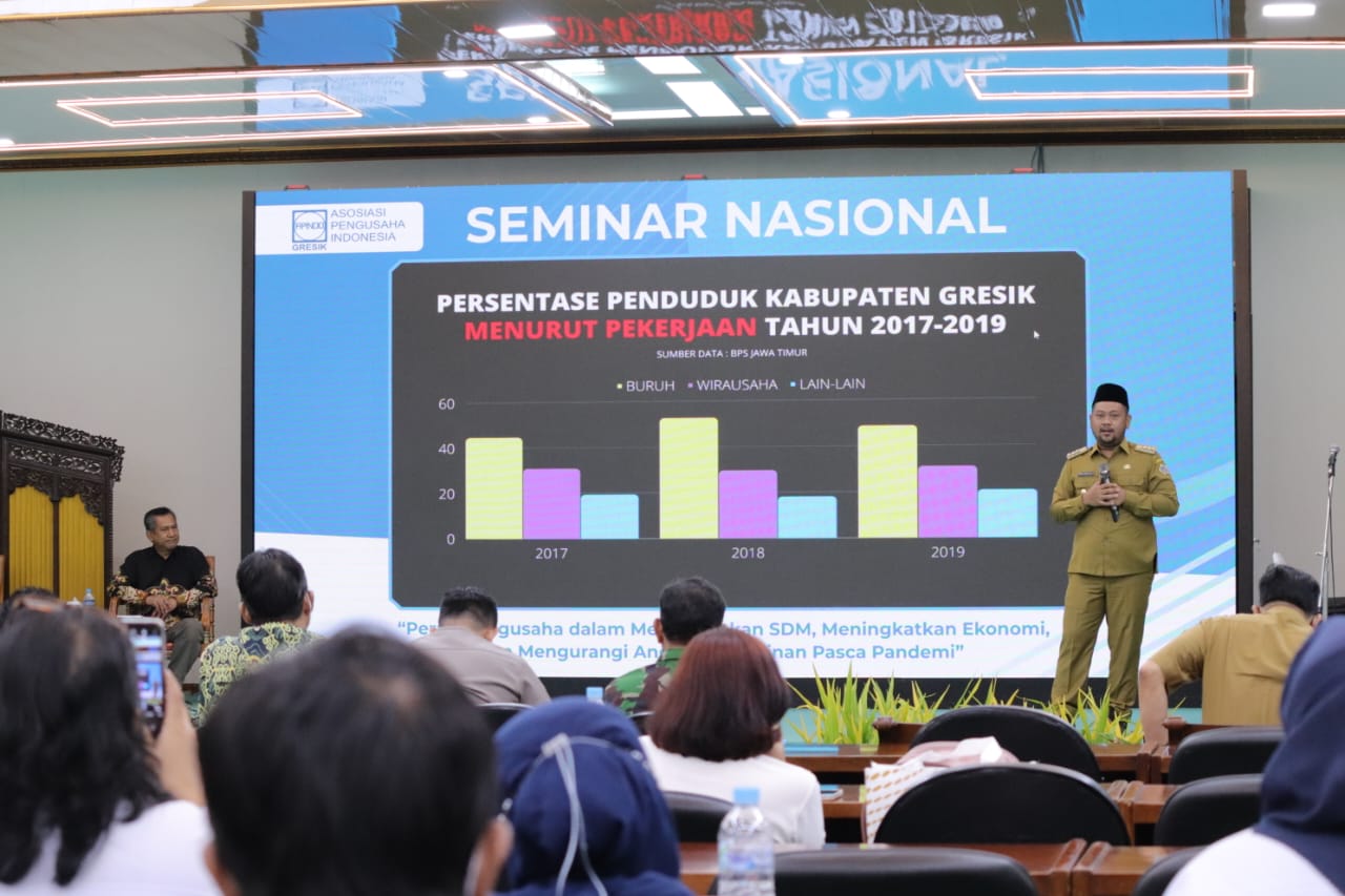  Bupati Gresik saat menjadi narasumber dalam kegiatan seminar nasional yang diadakan oleh Apindo Kabupaten Gresik, Selasa (14/06/2022)
