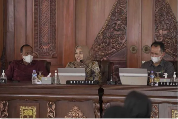 Ning Ita Komitmen Permudah Izin Investasi di Kota Mojokerto