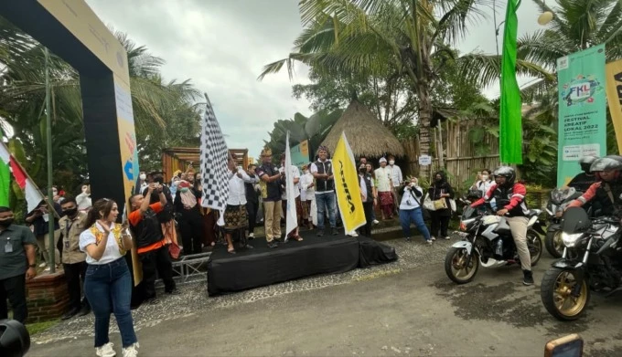 Adira Finance Ajak Komunitas Motor Touring keDesa Wisata