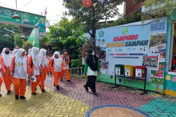 255 Siswa SMPN 3 Porong Belajar di Kampung Edukasi Sampah Sidoarjo