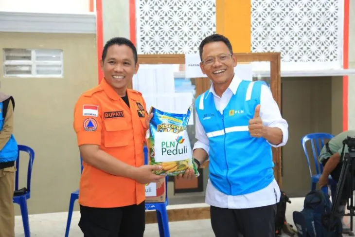 PLN Salurkan Bantuan Untuk Warga Terdampak Semeru