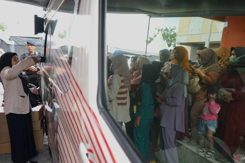 Ratusan warga ikuti layanan penukaran uang baru BI di Tulungagung