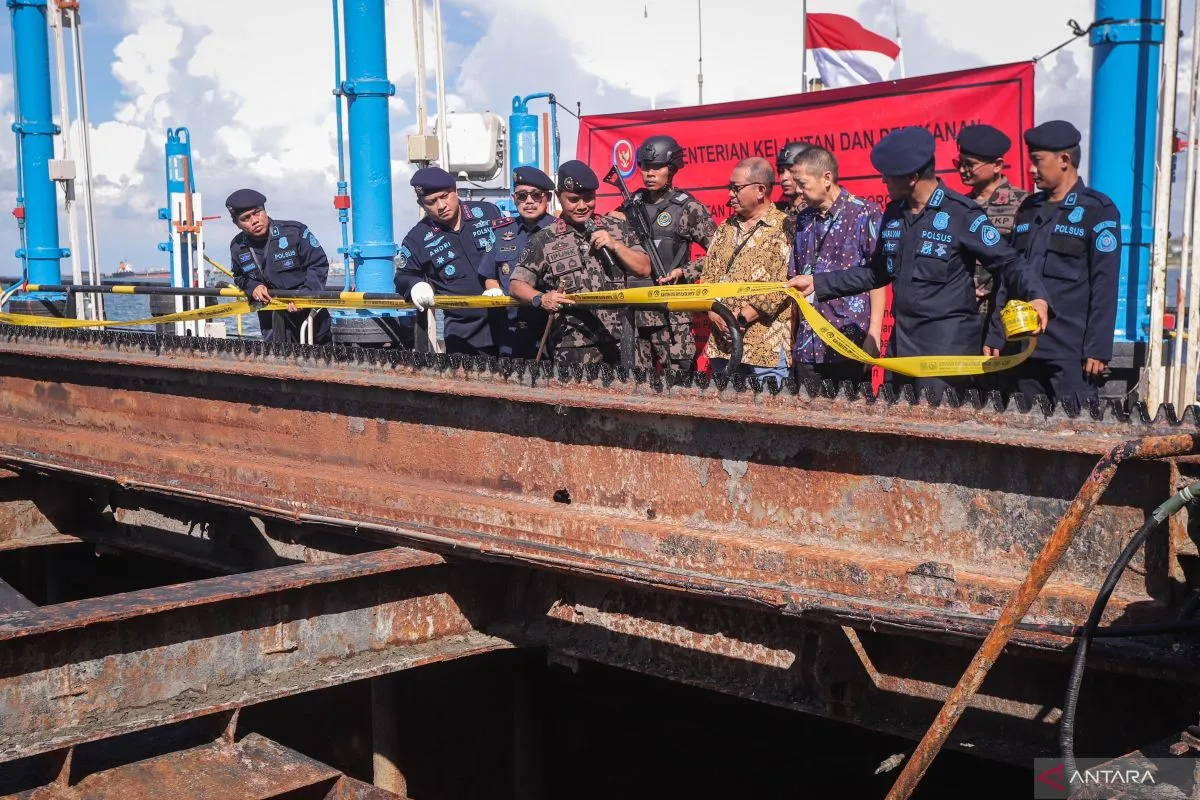 KKP Amankan Kapal Keruk yang Beroperasi di Lamongan