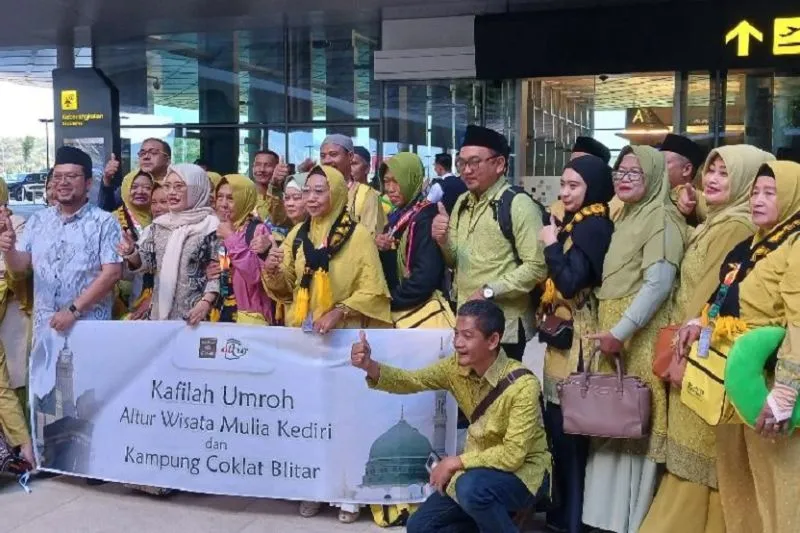 Jamaah Umrah Perdana Terbang dari Bandara Dhoho Kediri