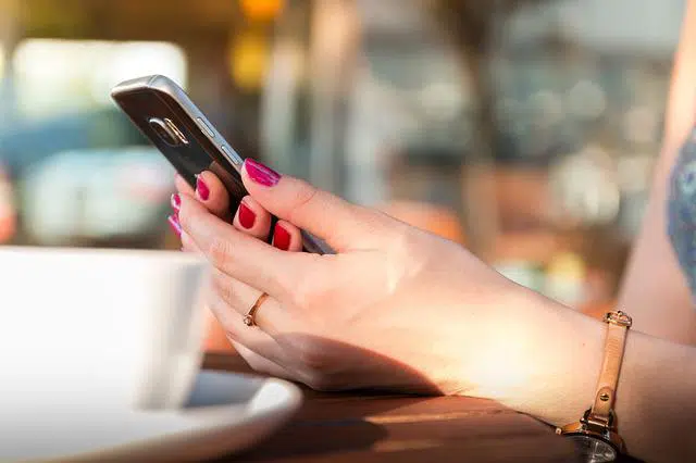 Pulsa Telepon Anda Nganggur, Tukarkan Dengan Uang Disini