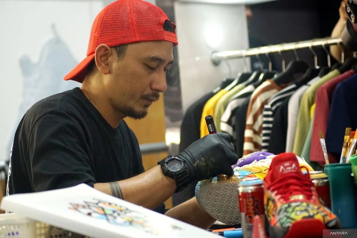 Kolaborasi AZA Wear dan X-Go Luncurkan Sepatu Custom