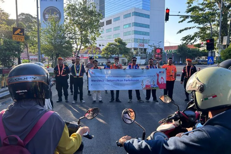 KAI Daop 8 Kampanyekan Keselamatan di Perlintasan Sebidang