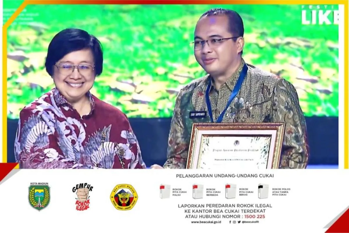 Pj Wali Kota Madiun Raih Penghargaan Pembina Proklim 2024