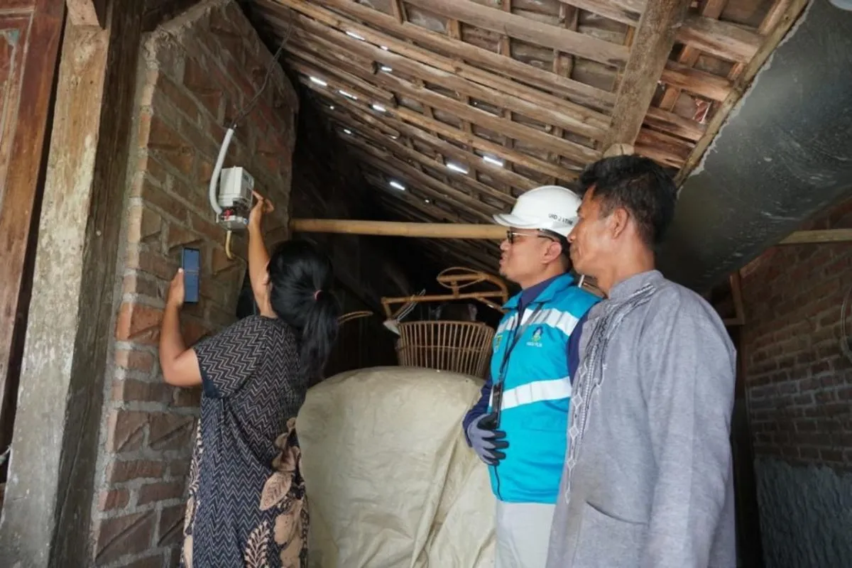 PLN Jatim Sambung Listrik Untuk Warga Tak Mampu di Wilayah 3T