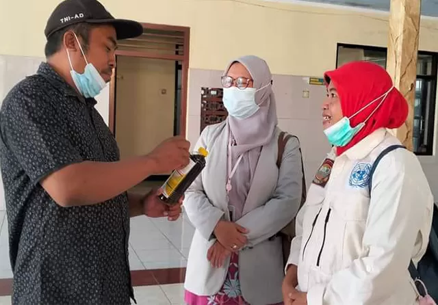 Eco Enzym Desa Sumberwaru Kecamatan Wringinanom, Olah Limbah Domestik Jadi Cairan Sejuta Manfaat