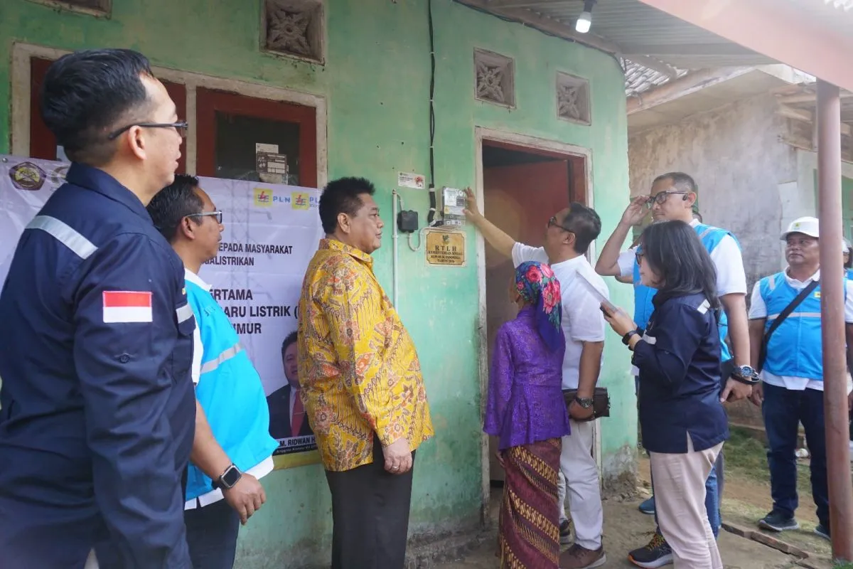 14.424 Warga Pra Sejahtera Jatim Dapat Sambungan Listrik Gratis dari PLN