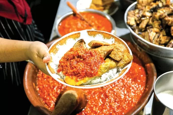 Hindari Makanan Pedas Saat Cuaca Panas