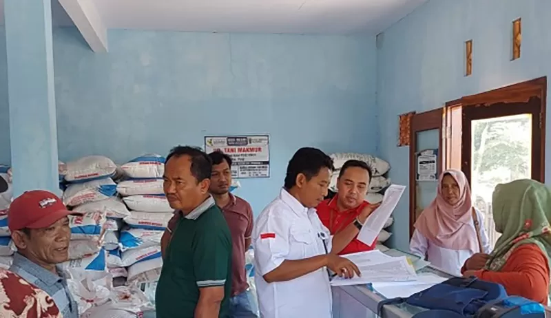 Petani Terdaftar RDKK Tebus Pupuk Subsidi Cukup Pakai KTP