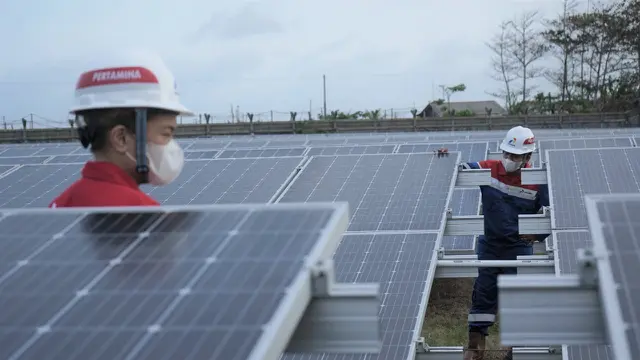 Pertamina Group Akan Pasang PLTS Atap Terbesar