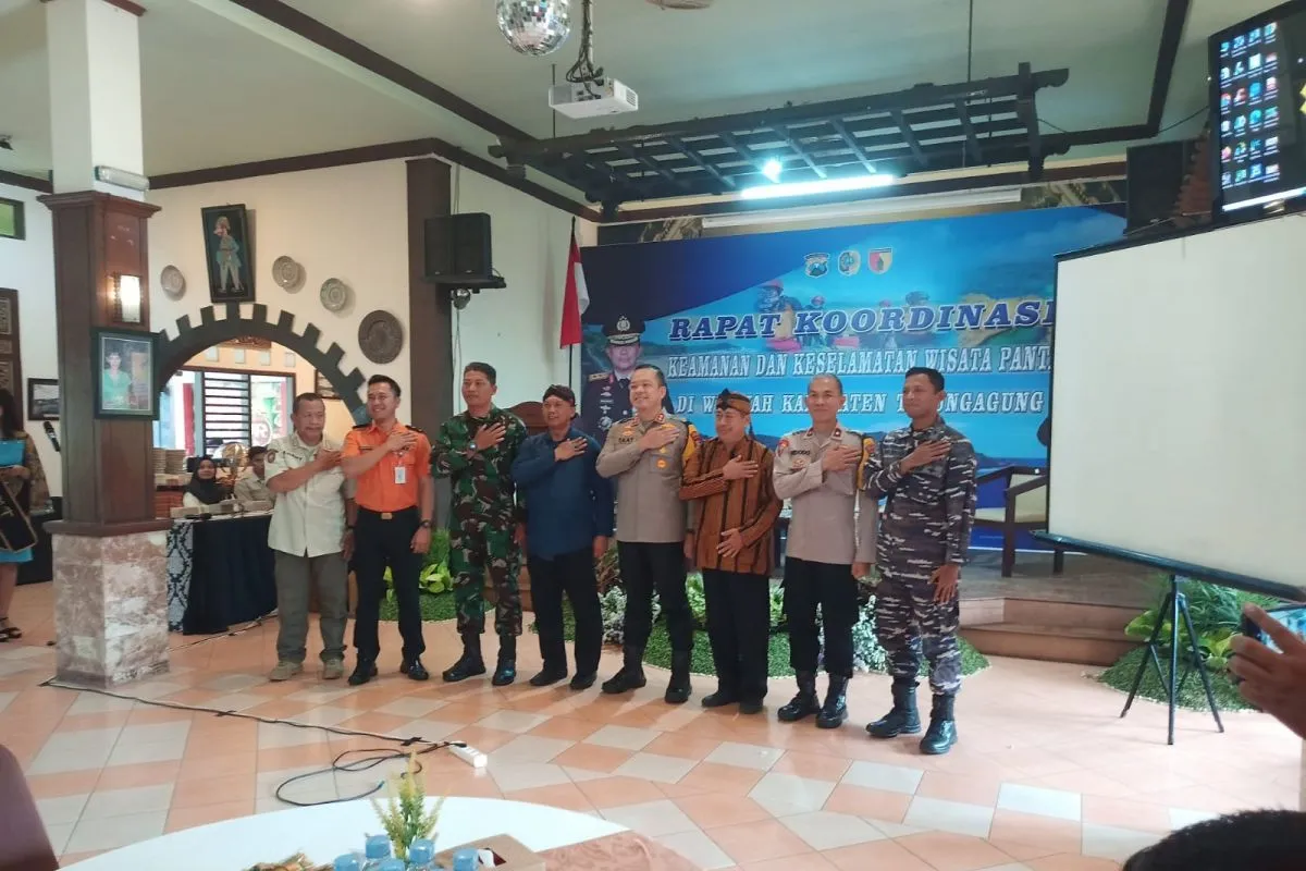Pemkab Tulungagung Bentuk Tim Penjaga Pantai Wisata