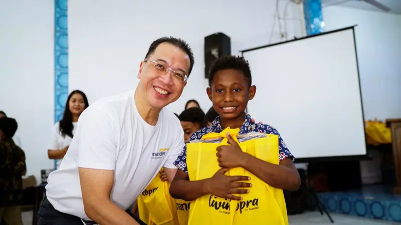 Sambut Natal,Bank Mandiri Salurkan 2.000 Paket Bantuan