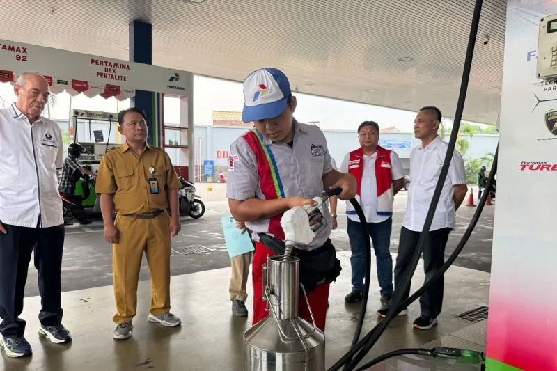 Jelang Nataru, Pertamina Patra Niaga Jatimbalinus Cek Kualitas BBM