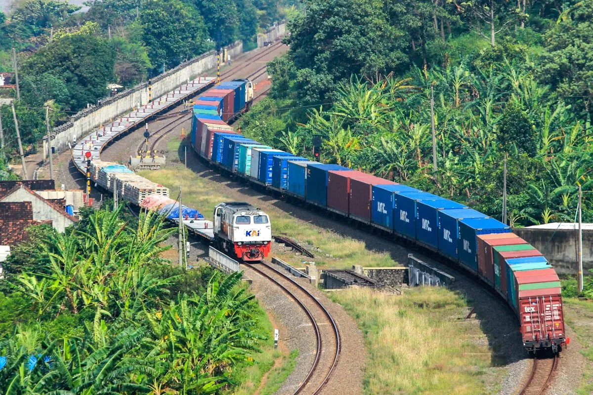 Januari 2015, KAI Angkut 5,5 Juta Ton Barang