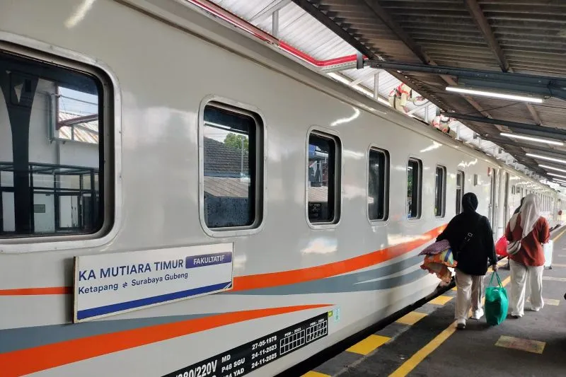 Daop 9 Jember Operasikan KA Mutiara Timur Hadapi Lonjakan Penumpang