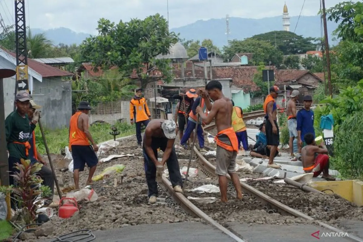 Jelang Lebaran, KAI Daop 7 Madiun Percepat Perbaikan Prasarana