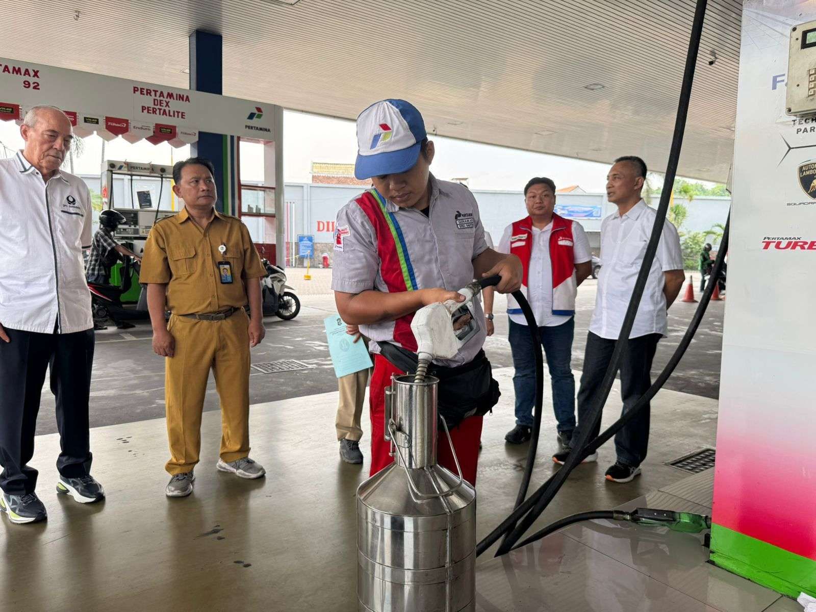 Pertamina Patra Niaga Regional Jawa Timur, Bali, dan Nusa Tenggara (Jatimbalinus) menyiapkan 15 titik posko layanan untuk menampung keluhan masyarakat