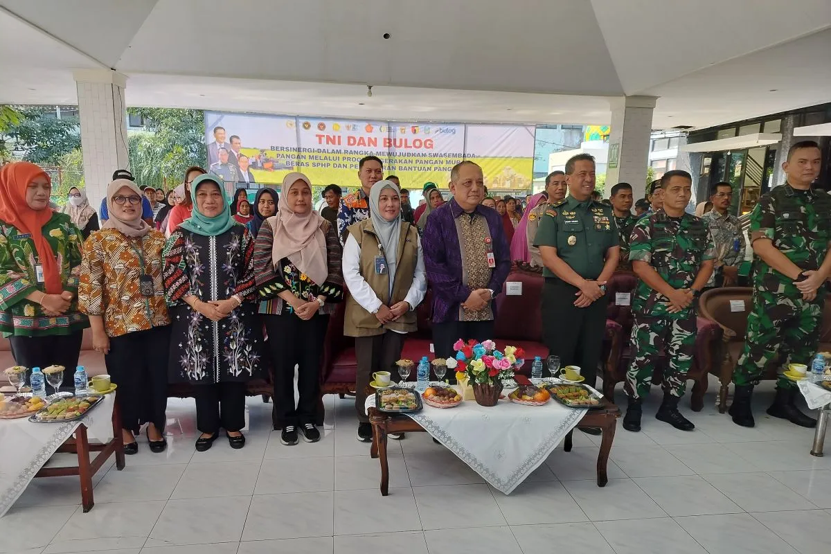 Bulog dan TNI AD Salurkan 60.963 Ton Beras Bantuan di Jatim