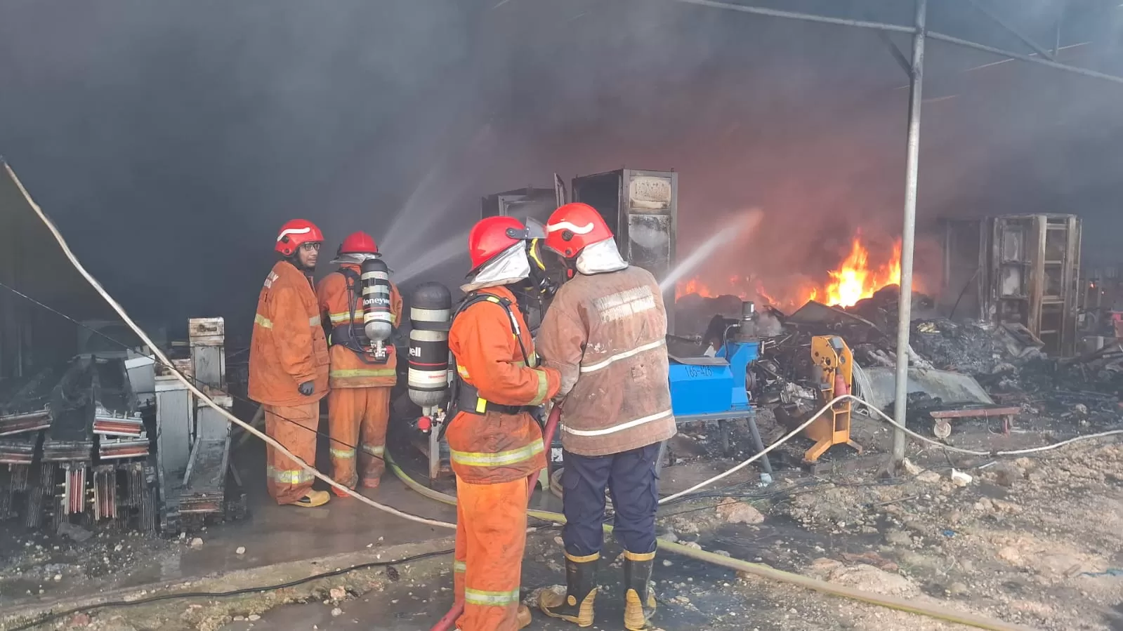 Koordinasi Kuat Antar Damkar, Kebakaran Kawasan JIIPE Cepat Tertangani