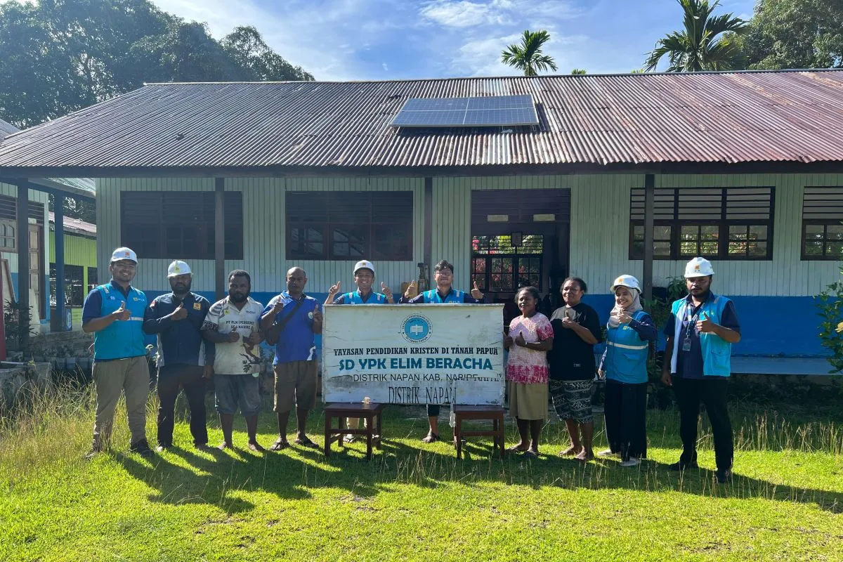 PLN Pasang PLTS Mikro Super Sun di Papua Tengah