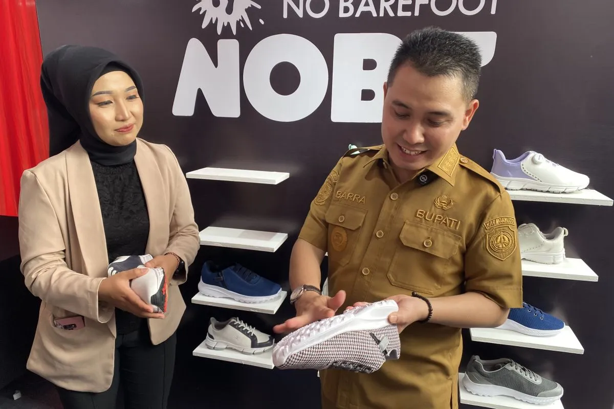 Pertamina Dorong Produk Sepatu UKM Mojokerto Ekspor ke Korsel