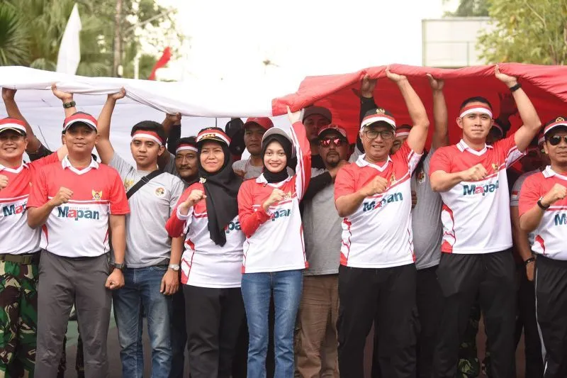 Wali Kota Kediri Berangkatkan Arak-Arakan Merah Putih ke Puncak Gunung Klotok