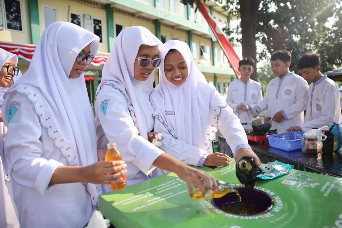 Peringati Hari Konservasi, Pelajar Sidoarjo Olah Minyak Jelantah