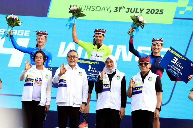 Tutup TdBI, Menko Zulhas Sebut Tour de Banyuwangi Ijen Kebanggaan Indonesia