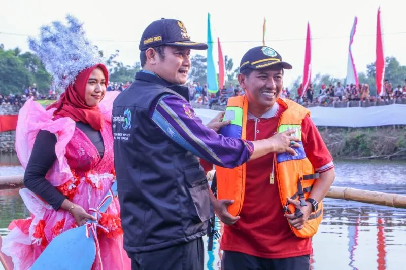 Bupati YES Buka Festival Dayung Tejoasri Lamongan